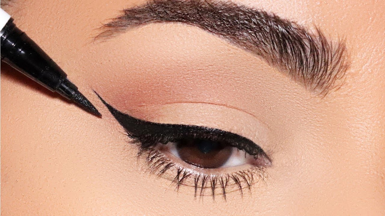 Winged Eyeliner like a Pro  – Eye Makeup Tutorial