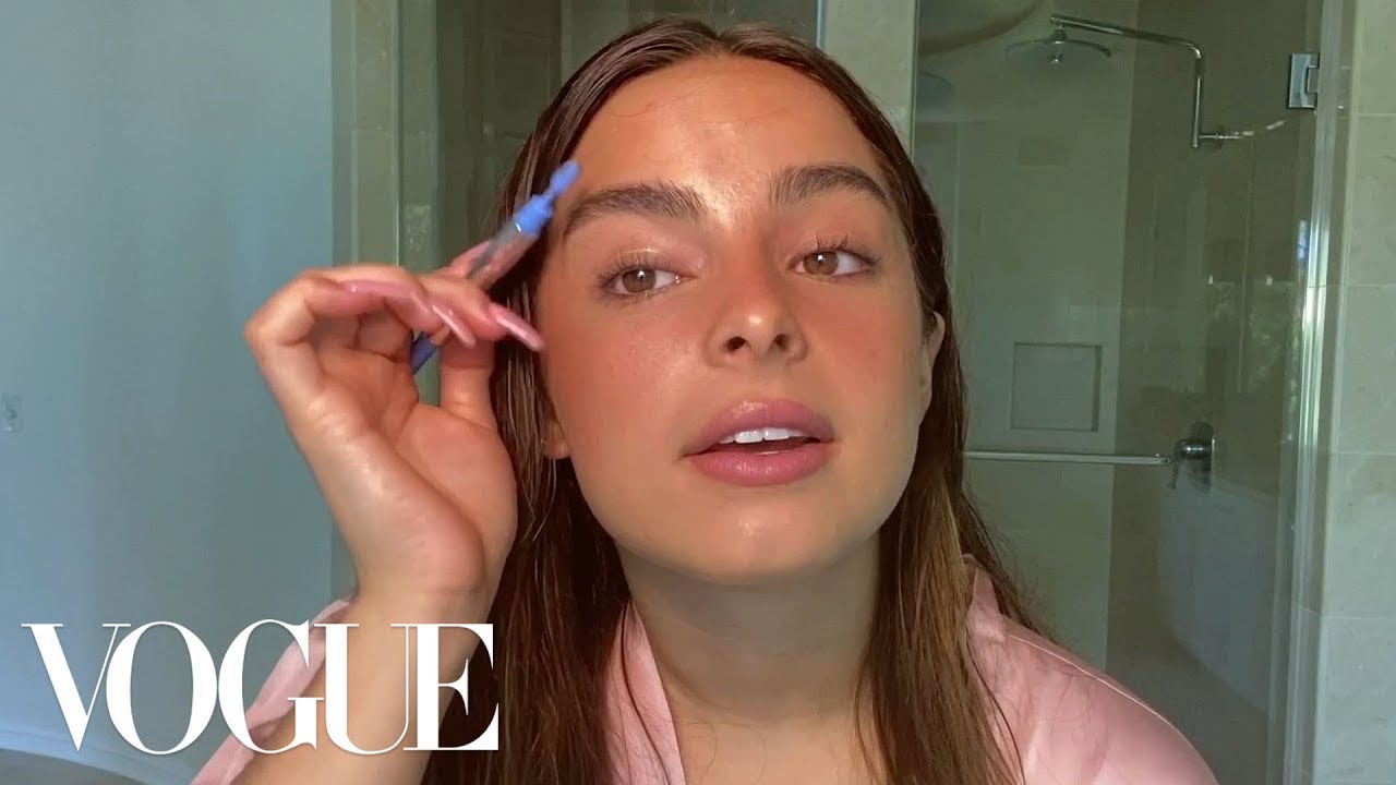 Addison Rae’s Guide to Faux Freckles and a Go-To Glowy Makeup Look | Beauty Secrets | Vogue